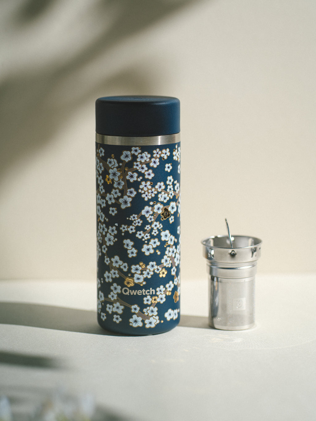 Insulated Teamug - Flowers Midnight Blue